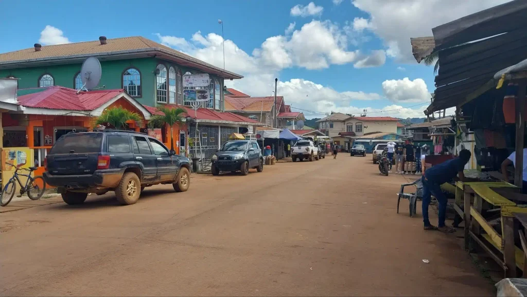 A view of the central business area in Mahdia Town, Guyana. Credit: Luisdavidleonlopez , CC BY-SA 4.0/Wikipedia